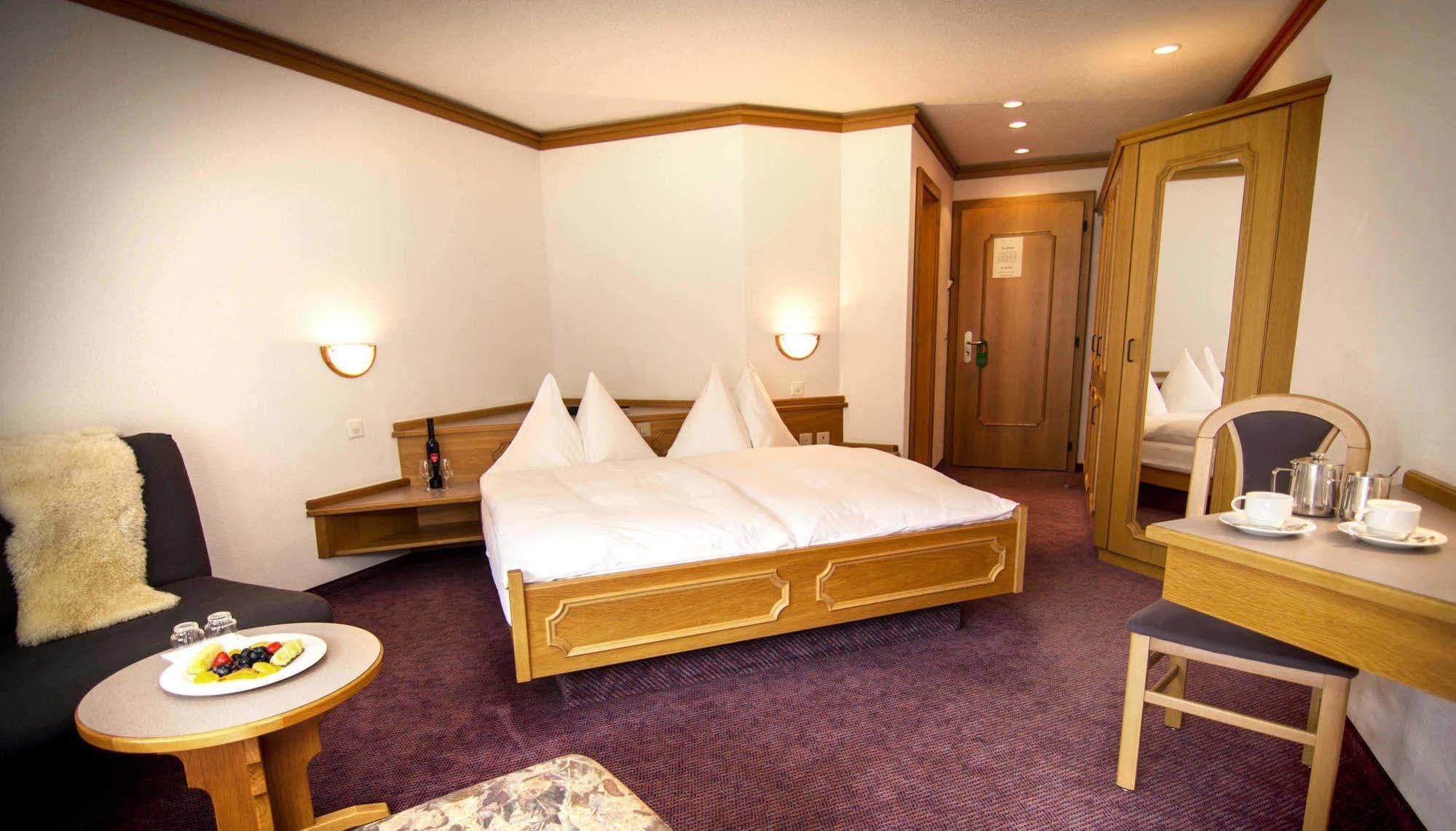 サース フェー Berghof Garni - The Dom Collection Bed & Breakfast エクステリア 写真