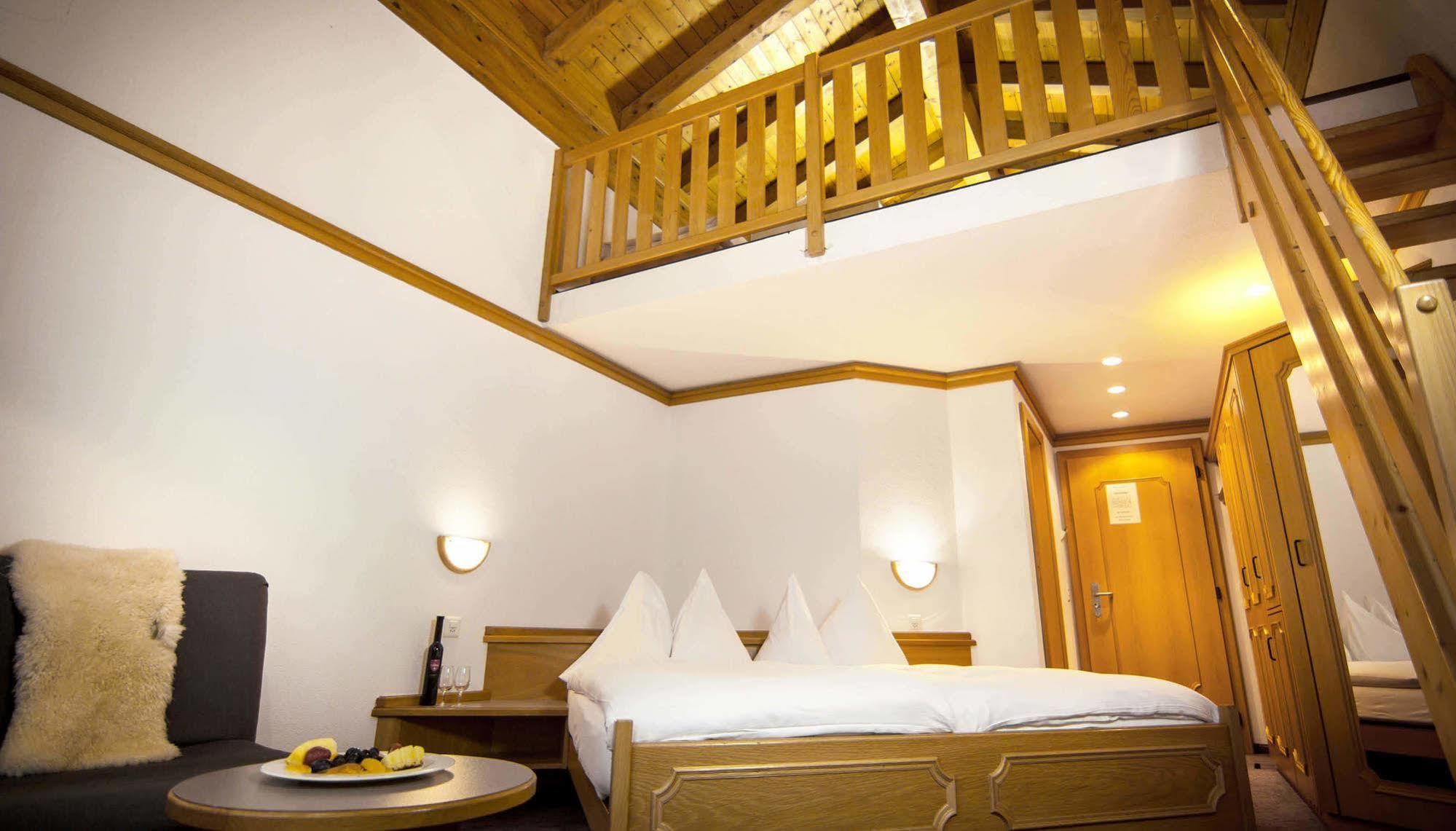 サース フェー Berghof Garni - The Dom Collection Bed & Breakfast エクステリア 写真