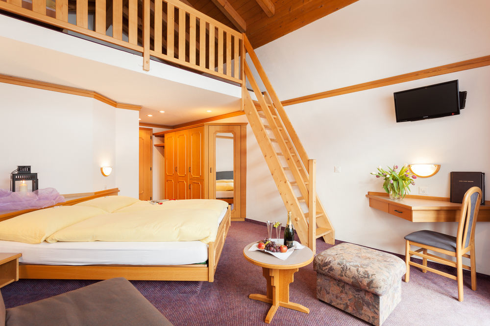 サース フェー Berghof Garni - The Dom Collection Bed & Breakfast エクステリア 写真